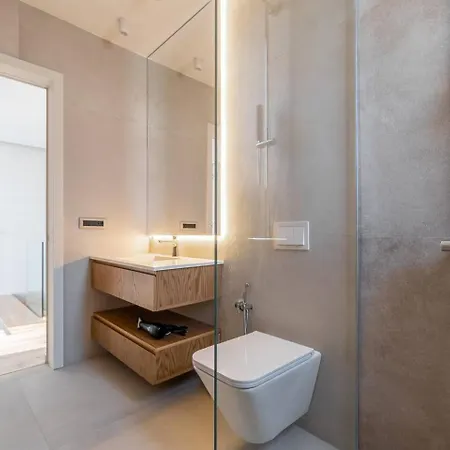 Luxury 4 Bedroom W Pool