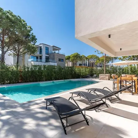 Hotel Luxury 4 Bedroom W Pool *