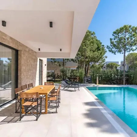 Luxury 4 Bedroom W Pool * Plazhi San Pietro