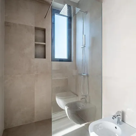 Luxury 4 Bedroom W Pool Hotel *